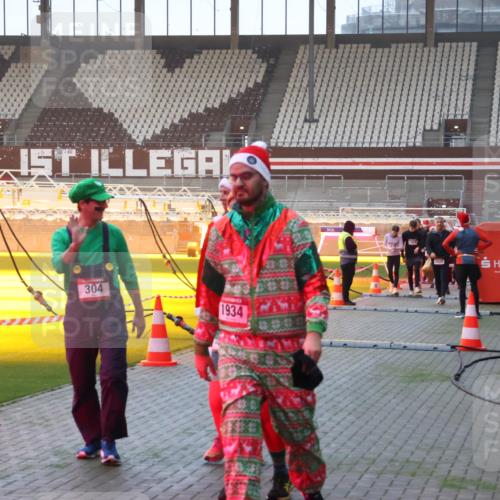 07.12.2025 - St. Pauli X-Mass-Run No. 15 Luisa Fischer http://msf.ph/oto/9377731 07.12.2025 10:02:55 Ziel 304, 1934, 2923, 63, 304, 1105, 1828, 1829, 1934, 2472, 2510, 2514, 2604, 2780, 2781, 2908, 2923, 3518, 3892, 3944 meine-sportfotos.de