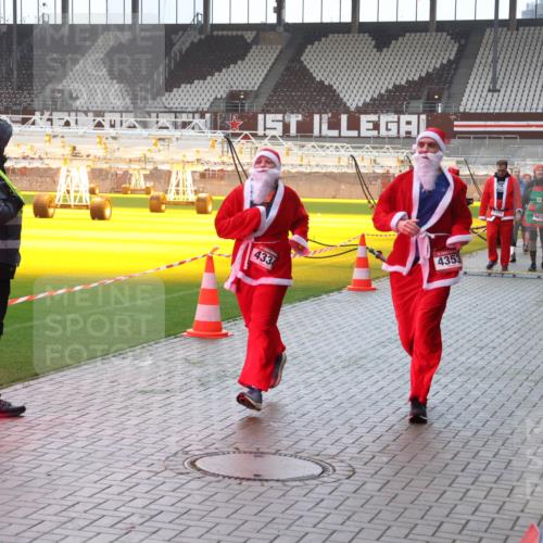 07.12.2025 - St. Pauli X-Mass-Run No. 15 Luisa Fischer http://msf.ph/oto/9377732 07.12.2025 10:27:46 Ziel 4334, 4353, 1618, 4410, 159, 175, 1312, 1317, 1468, 1472, 1618, 2677, 3154, 3156, 3571, 3706, 3707, 3714, 3715, 3720, 3722, 3723, 3793, 4225, 4334, 4353, 4391, 4409, 4410, 4435 meine-sportfotos.de
