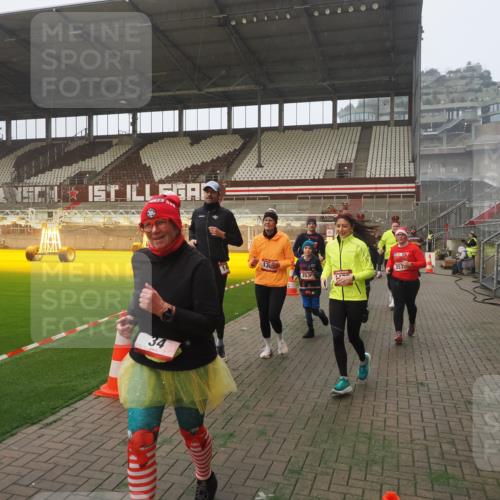 07.12.2025 - St. Pauli X-Mass-Run No. 15 Fabian Wolf http://msf.ph/oto/9377733 07.12.2025 10:06:29 Ziel 34, 187, 562, 1369, 1479, 1480, 1832, 1946, 3213, 3232, 3534, 3535, 3536, 3537, 4459, 4657, 4672, 4677, 4736, 4739 meine-sportfotos.de