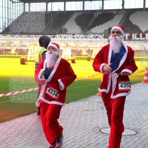 07.12.2025 - St. Pauli X-Mass-Run No. 15 Luisa Fischer http://msf.ph/oto/9377742 07.12.2025 10:27:47 Ziel 4334, 4353, 159, 175, 1312, 1317, 1468, 1472, 1618, 2060, 2677, 3154, 3156, 3571, 3706, 3707, 3714, 3715, 3720, 3722, 3723, 3793, 4225, 4334, 4353, 4391, 4409, 4410, 4435, 4515, 4516 meine-sportfotos.de