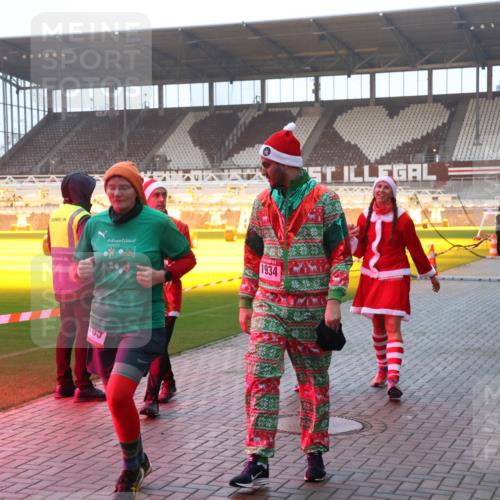 07.12.2025 - St. Pauli X-Mass-Run No. 15 Luisa Fischer http://msf.ph/oto/9377743 07.12.2025 10:02:57 Ziel 1934, 103, 63, 304, 1105, 1828, 1829, 1934, 2510, 2514, 2604, 2780, 2781, 2908, 2923, 3518, 3892, 3944 meine-sportfotos.de