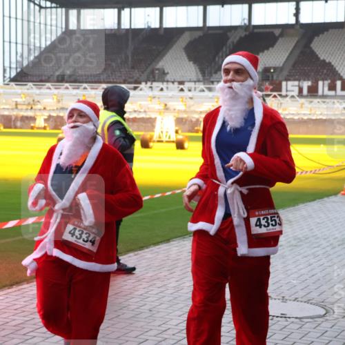 07.12.2025 - St. Pauli X-Mass-Run No. 15 Luisa Fischer http://msf.ph/oto/9377744 07.12.2025 10:27:47 Ziel 4334, 4353, 159, 175, 1312, 1317, 1468, 1472, 1618, 2060, 2677, 3154, 3156, 3571, 3706, 3707, 3714, 3715, 3720, 3722, 3723, 3793, 4225, 4334, 4353, 4391, 4409, 4410, 4435, 4515, 4516 meine-sportfotos.de