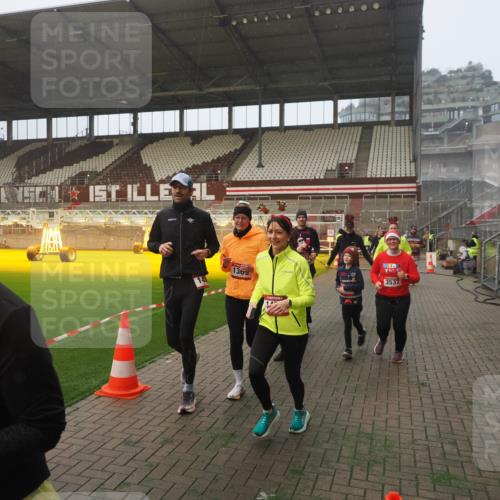 07.12.2025 - St. Pauli X-Mass-Run No. 15 Fabian Wolf http://msf.ph/oto/9377752 07.12.2025 10:06:29 Ziel 34, 187, 562, 1369, 1479, 1480, 1832, 1946, 3213, 3232, 3534, 3535, 3536, 3537, 4459, 4657, 4672, 4677, 4736, 4739 meine-sportfotos.de