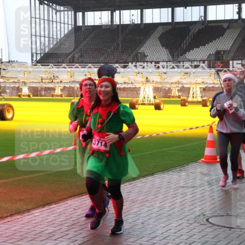07.12.2025 - St. Pauli X-Mass-Run No. 15 Luisa Fischer http://msf.ph/oto/9377753 07.12.2025 10:27:56 Ziel 3714, 4225, 175, 1312, 1317, 1468, 1472, 1618, 2060, 2101, 2188, 2677, 3154, 3156, 3458, 3571, 3706, 3707, 3713, 3714, 3715, 3720, 3722, 3723, 3793, 4225, 4334, 4353, 4383, 4391, 4409, 4410, 4435, 4462, 4463, 4515, 4516 meine-sportfotos.de