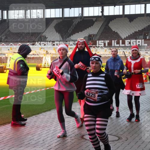 07.12.2025 - St. Pauli X-Mass-Run No. 15 Luisa Fischer http://msf.ph/oto/9377761 07.12.2025 10:27:57 Ziel 3722, 2723, 4225, 1312, 4435, 85, 175, 1312, 1317, 1468, 1472, 1618, 2060, 2101, 2188, 2677, 3154, 3156, 3458, 3571, 3706, 3707, 3713, 3714, 3715, 3720, 3722, 3723, 3793, 4225, 4334, 4353, 4383, 4391, 4409, 4410, 4435, 4462, 4463, 4515, 4516 meine-sportfotos.de