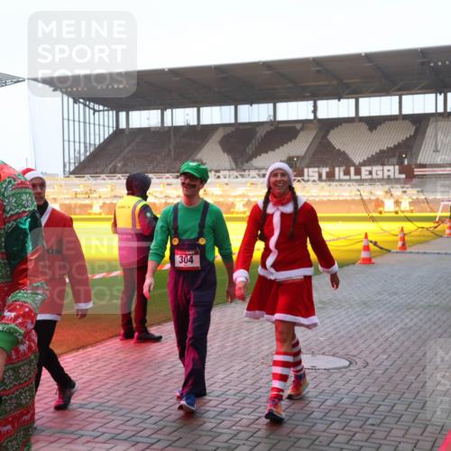 07.12.2025 - St. Pauli X-Mass-Run No. 15 Luisa Fischer http://msf.ph/oto/9377762 07.12.2025 10:02:59 Ziel 1, 5, 1934, 304, 63, 304, 885, 918, 1105, 1314, 1828, 1829, 1934, 2510, 2514, 2604, 2780, 2781, 2908, 2923, 3284, 3518, 3892, 3944 meine-sportfotos.de