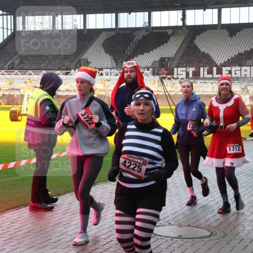 07.12.2025 - St. Pauli X-Mass-Run No. 15 Luisa Fischer http://msf.ph/oto/9377763 07.12.2025 10:27:57 Ziel 3722, 15, 4225, 1317, 1312, 175, 1312, 1317, 1468, 1472, 1618, 2060, 2101, 2188, 2677, 3154, 3156, 3458, 3571, 3706, 3707, 3713, 3714, 3715, 3720, 3722, 3723, 3793, 4225, 4334, 4353, 4383, 4391, 4409, 4410, 4435, 4462, 4463, 4515, 4516 meine-sportfotos.de