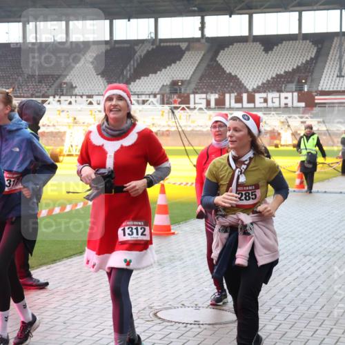 07.12.2025 - St. Pauli X-Mass-Run No. 15 Luisa Fischer http://msf.ph/oto/9377773 07.12.2025 10:27:59 Ziel 317, 15, 1312, 15, 285, 175, 1312, 1317, 1468, 1472, 1618, 2060, 2101, 2188, 2677, 3154, 3156, 3458, 3571, 3706, 3707, 3713, 3714, 3715, 3722, 3723, 3793, 4133, 4225, 4334, 4353, 4383, 4391, 4409, 4410, 4435, 4462, 4463, 4515, 4516 meine-sportfotos.de