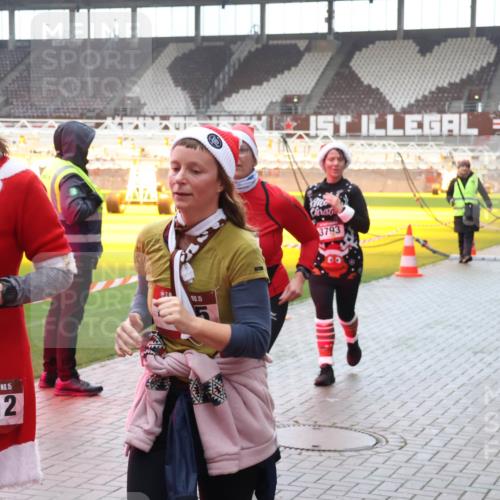 07.12.2025 - St. Pauli X-Mass-Run No. 15 Luisa Fischer http://msf.ph/oto/9377780 07.12.2025 10:28:00 Ziel 15, 1312, 15, 3793, 175, 1312, 1317, 1618, 2060, 2101, 2188, 2677, 3154, 3156, 3458, 3571, 3706, 3707, 3713, 3714, 3715, 3722, 3723, 3793, 4132, 4133, 4225, 4334, 4353, 4383, 4391, 4409, 4410, 4435, 4462, 4463, 4515, 4516 meine-sportfotos.de