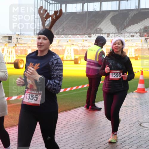 07.12.2025 - St. Pauli X-Mass-Run No. 15 Luisa Fischer http://msf.ph/oto/9377781 07.12.2025 11:08:48 Ziel 1342, 1355, 1596, 107, 100, 152, 155, 166, 396, 446, 629, 635, 653, 758, 772, 774, 784, 1078, 1107, 1123, 1129, 1170, 1184, 1226, 1230, 1249, 1342, 1355, 1412, xxxx, 1424, 1491, 1520, 1525, 1559, 1560, 1596, 1625, 1706, 1809, 1810, 2259, 2893, 4584, 4798, 4815, 4819, 4830 meine-sportfotos.de