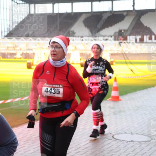07.12.2025 - St. Pauli X-Mass-Run No. 15 Luisa Fischer http://msf.ph/oto/9377787 07.12.2025 10:28:01 Ziel 4435, 3793, 175, 1312, 1317, 1618, 1717, 2060, 2101, 2188, 2677, 3154, 3156, 3458, 3571, 3706, 3707, 3713, 3714, 3715, 3722, 3723, 3793, 4132, 4133, 4225, 4350, 4383, 4391, 4409, 4410, 4435, 4462, 4463, 4515, 4516, 4875 meine-sportfotos.de