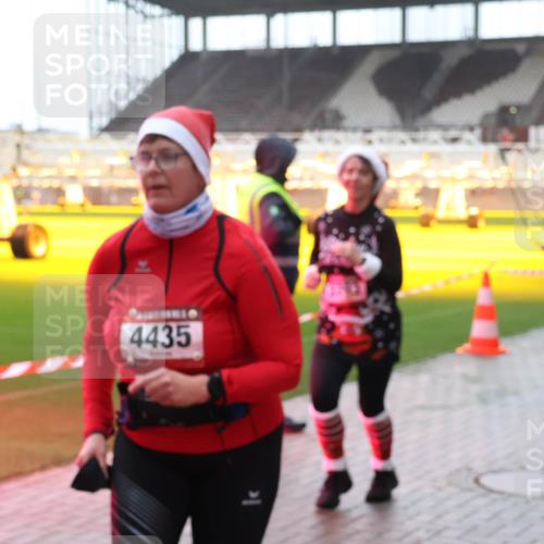 07.12.2025 - St. Pauli X-Mass-Run No. 15 Luisa Fischer http://msf.ph/oto/9377789 07.12.2025 10:28:01 Ziel 4435, 175, 1312, 1317, 1618, 1717, 2060, 2101, 2188, 2677, 3154, 3156, 3458, 3571, 3706, 3707, 3713, 3714, 3715, 3722, 3723, 3793, 4132, 4133, 4225, 4350, 4383, 4391, 4409, 4410, 4435, 4462, 4463, 4515, 4516, 4875 meine-sportfotos.de