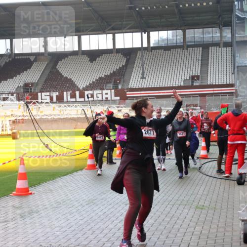 07.12.2025 - St. Pauli X-Mass-Run No. 15 Luisa Fischer http://msf.ph/oto/9377811 07.12.2025 10:28:09 Ziel 4463, 2677, 3571, 3706, 175, 1312, 1317, 1717, 2060, 2101, 2188, 2677, 3154, 3156, 3458, 3571, 3706, 3707, 3713, 3714, 3715, 3722, 3723, 3793, 3879, 3881, 3883, 4132, 4133, 4189, 4350, 4383, 4435, 4453, 4454, 4462, 4463, 4515, 4516, 4527, 4538, 4875 meine-sportfotos.de