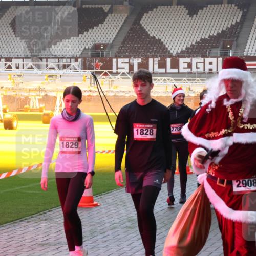 07.12.2025 - St. Pauli X-Mass-Run No. 15 Luisa Fischer http://msf.ph/oto/9377833 07.12.2025 10:03:20 Ziel 5, 1829, 1828, 2780, 992, 2908, 177, 442, 443, 885, 918, 936, 943, 956, 963, 1105, 1118, 1314, 1594, 1828, 1829, 2505, 2510, 2514, 2604, 2780, 2781, 2908, 3284, 3417, 3518, 3892 meine-sportfotos.de