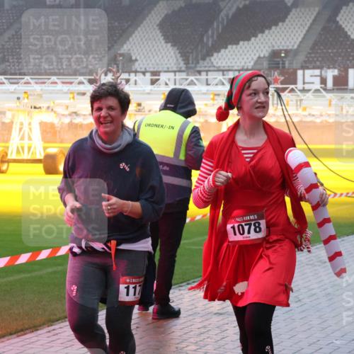 07.12.2025 - St. Pauli X-Mass-Run No. 15 Luisa Fischer http://msf.ph/oto/9377844 07.12.2025 11:08:51 Ziel 117, 15, 1078, 5, 1560, 100, 152, 155, 166, 396, 446, 629, 635, 653, 758, 772, 784, 1078, 1129, 1170, 1184, 1226, 1230, 1249, 1342, 1355, 1412, xxxx, 1424, 1464, 1491, 1520, 1525, 1559, 1560, 1596, 1625, 1706, 1809, 1810, 2259, 2893, 4471, 4584, 4798, 4815, 4819, 4830 meine-sportfotos.de