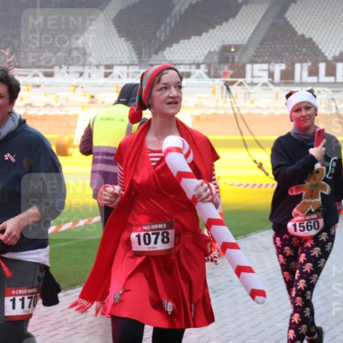 07.12.2025 - St. Pauli X-Mass-Run No. 15 Luisa Fischer http://msf.ph/oto/9377846 07.12.2025 11:08:51 Ziel 1170, 15, 1078, 1560, 100, 152, 155, 166, 396, 446, 629, 635, 653, 758, 772, 784, 1078, 1129, 1170, 1184, 1226, 1230, 1249, 1342, 1355, 1412, xxxx, 1424, 1464, 1491, 1520, 1525, 1559, 1560, 1596, 1625, 1706, 1809, 1810, 2259, 2893, 4471, 4584, 4798, 4815, 4819, 4830 meine-sportfotos.de