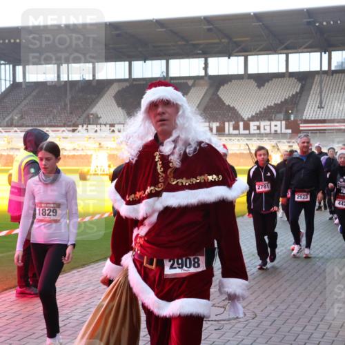 07.12.2025 - St. Pauli X-Mass-Run No. 15 Luisa Fischer http://msf.ph/oto/9377852 07.12.2025 10:03:22 Ziel 15, 1829, 2908, 2781, 2923, 443, 442, 177, 442, 443, 460, 885, 918, 936, 943, 956, 963, 965, 1105, 1118, 1314, 1594, 2505, 2510, 2514, 2682, 2780, 2781, 2908, 3284, 3417, 3518, 3892 meine-sportfotos.de