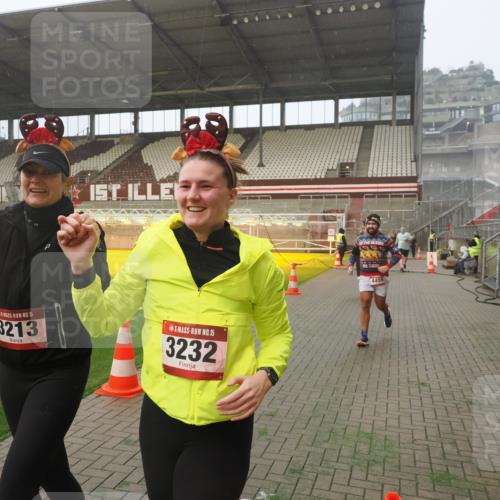 07.12.2025 - St. Pauli X-Mass-Run No. 15 Fabian Wolf http://msf.ph/oto/9377854 07.12.2025 10:06:33 Ziel 34, 150, 187, 562, 1369, 1479, 1480, 1832, 1946, 3213, 3232, 3534, 3535, 3536, 3537, 3970, 3971, 4459 meine-sportfotos.de