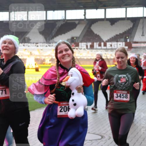 07.12.2025 - St. Pauli X-Mass-Run No. 15 Luisa Fischer http://msf.ph/oto/9377862 07.12.2025 10:28:16 Ziel 3571, 206, 3458, 175, 1507, 1717, 1742, 1745, 2060, 2101, 2188, 2677, 3154, 3156, 3412, 3458, 3706, 3707, 3713, 3714, 3715, 3722, 3723, 3727, 3729, 3730, 3793, 3879, 3881, 3883, 4064, 4065, 4132, 4133, 4189, 4344, 4350, 4376, 4380, 4383, 4435, 4453, 4454, 4462, 4463, 4515, 4516, 4527, 4538, 4700, 4704, 4708, 4710, 4875 meine-sportfotos.de