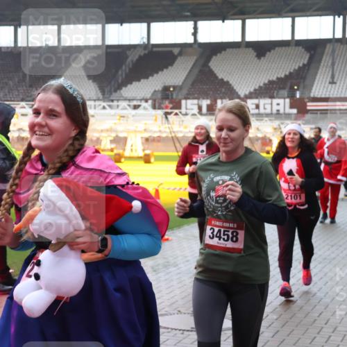 07.12.2025 - St. Pauli X-Mass-Run No. 15 Luisa Fischer http://msf.ph/oto/9377864 07.12.2025 10:28:16 Ziel 2101, 5, 3458, 5704, 175, 1507, 1717, 1742, 1745, 2060, 2101, 2188, 2677, 3154, 3156, 3412, 3458, 3706, 3707, 3713, 3714, 3715, 3722, 3723, 3727, 3729, 3730, 3793, 3879, 3881, 3883, 4064, 4065, 4132, 4133, 4189, 4344, 4350, 4376, 4380, 4383, 4435, 4453, 4454, 4462, 4463, 4515, 4516, 4527, 4538, 4700, 4704, 4708, 4710, 4875 meine-sportfotos.de