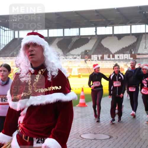 07.12.2025 - St. Pauli X-Mass-Run No. 15 Luisa Fischer http://msf.ph/oto/9377869 07.12.2025 10:03:22 Ziel 1829, 2780, 2781, 2923, 442, 29, 443, 177, 442, 443, 460, 885, 918, 936, 943, 956, 963, 965, 1105, 1118, 1314, 1594, 2505, 2510, 2514, 2682, 2780, 2781, 2908, 3284, 3417, 3518, 3892 meine-sportfotos.de