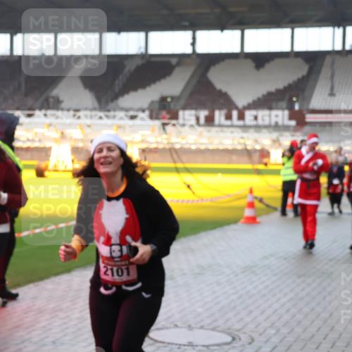 07.12.2025 - St. Pauli X-Mass-Run No. 15 Luisa Fischer http://msf.ph/oto/9377878 07.12.2025 10:28:18 Ziel 2182, 2101, 175, 1507, 1717, 1742, 1745, 2060, 2101, 2188, 2677, 3154, 3156, 3412, 3458, 3706, 3707, 3713, 3714, 3715, 3722, 3723, 3727, 3729, 3730, 3793, 3879, 3881, 3883, 4064, 4065, 4132, 4133, 4159, 4160, 4189, 4344, 4350, 4376, 4380, 4383, 4435, 4453, 4454, 4462, 4463, 4515, 4516, 4527, 4538, 4700, 4704, 4708, 4710, 4875 meine-sportfotos.de