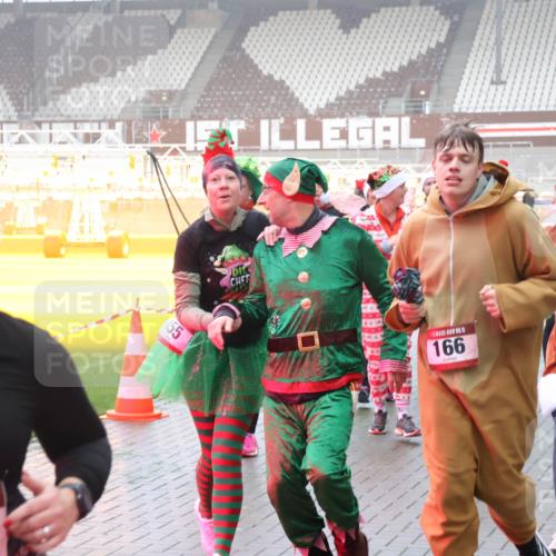 07.12.2025 - St. Pauli X-Mass-Run No. 15 Luisa Fischer http://msf.ph/oto/9377920 07.12.2025 11:09:01 Ziel 6709, 784, 166, 1184, 100, 152, 155, 166, 396, 446, 758, 784, 1078, 1170, 1184, 1412, xxxx, 1424, 1464, 1491, 1502, 1511, 1559, 1560, 1596, 1625, 1706, 2070, 2259, 2879, 2893, 2898, 4471, 4584, 4819, 4830 meine-sportfotos.de