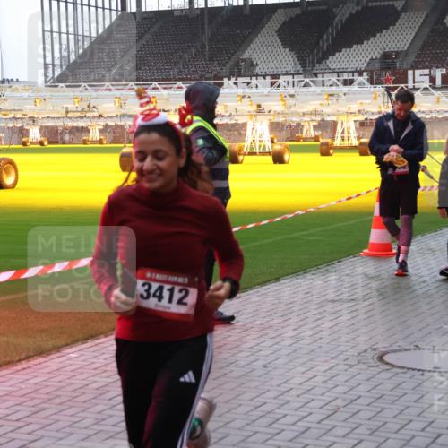 07.12.2025 - St. Pauli X-Mass-Run No. 15 Luisa Fischer http://msf.ph/oto/9377928 07.12.2025 10:28:30 Ziel 3412, 31, 175, 1507, 1717, 1742, 1745, 2060, 2101, 2188, 2526, 2723, 3156, 3395, 3412, 3413, 3454, 3458, 3472, 3713, 3727, 3729, 3730, 3879, 3881, 3883, 4064, 4065, 4132, 4133, 4159, 4160, 4189, 4245, 4344, 4350, 4376, 4380, 4383, 4453, 4454, 4462, 4463, 4515, 4516, 4527, 4538, 4697, 4698, 4700, 4701, 4702, 4704, 4706, 4707, 4708, 4710, 4875 meine-sportfotos.de