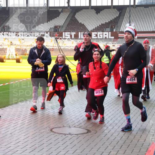 07.12.2025 - St. Pauli X-Mass-Run No. 15 Luisa Fischer http://msf.ph/oto/9377934 07.12.2025 10:28:32 Ziel 56, 31, 4453, 4454, 3881, 175, 1507, 1717, 1742, 1745, 2060, 2101, 2188, 2526, 2723, 3395, 3412, 3413, 3454, 3458, 3472, 3713, 3727, 3729, 3730, 3879, 3881, 3883, 4064, 4065, 4132, 4133, 4159, 4160, 4189, 4245, 4344, 4350, 4355, 4376, 4380, 4383, 4388, 4453, 4454, 4462, 4463, 4515, 4516, 4527, 4538, 4697, 4698, 4700, 4701, 4702, 4704, 4706, 4707, 4708, 4710, 4875 meine-sportfotos.de