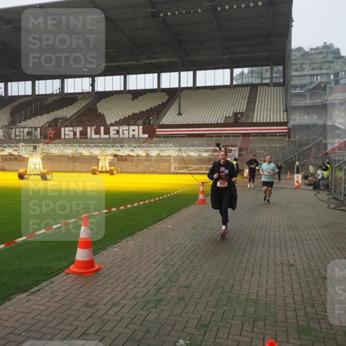 07.12.2025 - St. Pauli X-Mass-Run No. 15 Fabian Wolf http://msf.ph/oto/9377935 07.12.2025 10:06:35 Ziel 34, 150, 562, 1369, 1479, 1480, 1946, 3213, 3232, 3330, 3534, 3535, 3536, 3537, 3970, 3971, 4459 meine-sportfotos.de