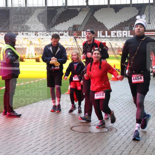 07.12.2025 - St. Pauli X-Mass-Run No. 15 Luisa Fischer http://msf.ph/oto/9377937 07.12.2025 10:28:32 Ziel 00, 315, 4453, 4454, 3881, 175, 1507, 1717, 1742, 1745, 2060, 2101, 2188, 2526, 2723, 3395, 3412, 3413, 3454, 3458, 3472, 3713, 3727, 3729, 3730, 3879, 3881, 3883, 4064, 4065, 4132, 4133, 4159, 4160, 4189, 4245, 4344, 4350, 4355, 4376, 4380, 4383, 4388, 4453, 4454, 4462, 4463, 4515, 4516, 4527, 4538, 4697, 4698, 4700, 4701, 4702, 4704, 4706, 4707, 4708, 4710, 4875 meine-sportfotos.de