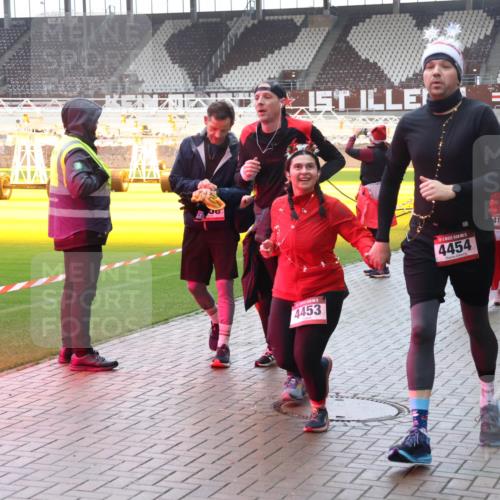 07.12.2025 - St. Pauli X-Mass-Run No. 15 Luisa Fischer http://msf.ph/oto/9377939 07.12.2025 10:28:33 Ziel 4453, 4454, 413, 1507, 1717, 1742, 1745, 2060, 2101, 2188, 2526, 2723, 3395, 3412, 3413, 3454, 3458, 3472, 3713, 3727, 3729, 3730, 3879, 3881, 3883, 4064, 4065, 4132, 4133, 4159, 4160, 4189, 4245, 4344, 4350, 4355, 4376, 4380, 4383, 4388, 4453, 4454, 4462, 4463, 4515, 4516, 4527, 4538, 4697, 4698, 4700, 4701, 4702, 4704, 4706, 4707, 4708, 4710, 4875 meine-sportfotos.de