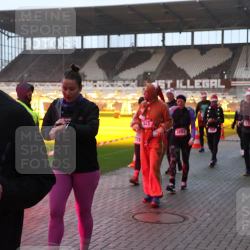 07.12.2025 - St. Pauli X-Mass-Run No. 15 Luisa Fischer http://msf.ph/oto/9377944 07.12.2025 10:03:29 Ziel 1, 15, 77, 343, 3892, 177, 442, 443, 460, 885, 918, 936, 943, 956, 963, 965, 1118, 1314, 1594, 2505, 2510, 2514, 2682, 2780, 2781, 2908, 2973, 2975, 3284, 3417, 3518, 3892 meine-sportfotos.de