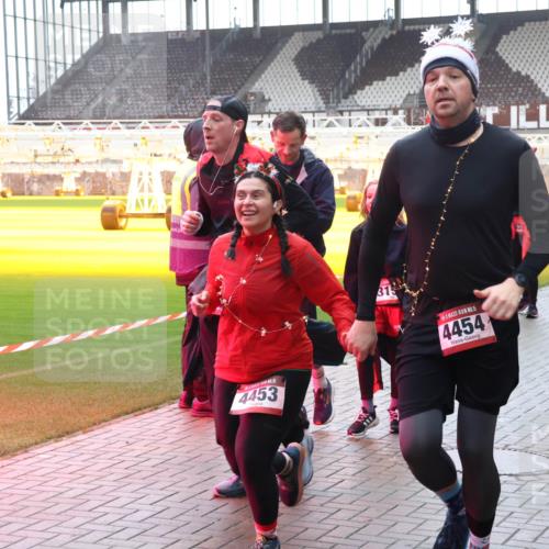 07.12.2025 - St. Pauli X-Mass-Run No. 15 Luisa Fischer http://msf.ph/oto/9377945 07.12.2025 10:28:33 Ziel 4453, 315, 5, 4454, 4133, 4527, 1507, 1717, 1742, 1745, 2060, 2101, 2188, 2526, 2723, 3395, 3412, 3413, 3454, 3458, 3472, 3713, 3727, 3729, 3730, 3879, 3881, 3883, 4064, 4065, 4132, 4133, 4159, 4160, 4189, 4245, 4344, 4350, 4355, 4376, 4380, 4383, 4388, 4453, 4454, 4462, 4463, 4515, 4516, 4527, 4538, 4697, 4698, 4700, 4701, 4702, 4704, 4706, 4707, 4708, 4710, 4875 meine-sportfotos.de