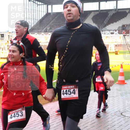 07.12.2025 - St. Pauli X-Mass-Run No. 15 Luisa Fischer http://msf.ph/oto/9377951 07.12.2025 10:28:34 Ziel 40, 4453, 15, 4454, 31, 1000, 83, 412, 1507, 1717, 1742, 1745, 2060, 2101, 2188, 2526, 2723, 3395, 3412, 3413, 3454, 3458, 3472, 3713, 3727, 3729, 3730, 3879, 3881, 3883, 4064, 4065, 4132, 4133, 4159, 4160, 4189, 4245, 4250, 4344, 4350, 4355, 4376, 4380, 4383, 4388, 4453, 4454, 4462, 4463, 4515, 4516, 4527, 4538, 4697, 4698, 4700, 4701, 4702, 4704, 4706, 4707, 4708, 4710, 4875 meine-sportfotos.de