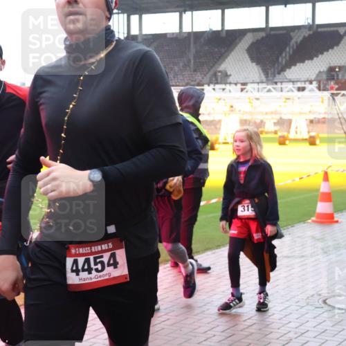 07.12.2025 - St. Pauli X-Mass-Run No. 15 Luisa Fischer http://msf.ph/oto/9377953 07.12.2025 10:28:34 Ziel 5, 0, 15, 4454, 31, 412, 1507, 1717, 1742, 1745, 2060, 2101, 2188, 2526, 2723, 3395, 3412, 3413, 3454, 3458, 3472, 3713, 3727, 3729, 3730, 3879, 3881, 3883, 4064, 4065, 4132, 4133, 4159, 4160, 4189, 4245, 4250, 4344, 4350, 4355, 4376, 4380, 4383, 4388, 4453, 4454, 4462, 4463, 4515, 4516, 4527, 4538, 4697, 4698, 4700, 4701, 4702, 4704, 4706, 4707, 4708, 4710, 4875 meine-sportfotos.de