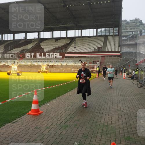 07.12.2025 - St. Pauli X-Mass-Run No. 15 Fabian Wolf http://msf.ph/oto/9377956 07.12.2025 10:06:36 Ziel 34, 150, 562, 1369, 1479, 1480, 1946, 3213, 3232, 3330, 3333, 3534, 3535, 3536, 3537, 3970, 3971, 4459 meine-sportfotos.de