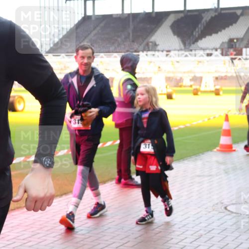 07.12.2025 - St. Pauli X-Mass-Run No. 15 Luisa Fischer http://msf.ph/oto/9377957 07.12.2025 10:28:35 Ziel 15, 54, 31, 31, 413, 412, 1507, 1717, 1742, 1745, 2060, 2101, 2188, 2526, 2723, 3395, 3412, 3413, 3454, 3458, 3472, 3713, 3727, 3729, 3730, 3879, 3881, 3883, 4037, 4064, 4065, 4132, 4133, 4159, 4160, 4189, 4245, 4250, 4344, 4350, 4355, 4376, 4380, 4383, 4388, 4453, 4454, 4462, 4463, 4515, 4516, 4527, 4538, 4697, 4698, 4700, 4701, 4702, 4704, 4706, 4707, 4708, 4710, 4875 meine-sportfotos.de