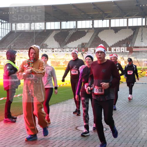 07.12.2025 - St. Pauli X-Mass-Run No. 15 Luisa Fischer http://msf.ph/oto/9377959 07.12.2025 10:03:31 Ziel 936, 358, 885, 1118, 177, 442, 443, 460, 885, 918, 936, 943, 956, 963, 965, 1118, 1314, 1594, 2505, 2682, 2780, 2781, 2908, 2973, 2975, 3284, 3417, 3518, 3892 meine-sportfotos.de