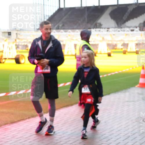 07.12.2025 - St. Pauli X-Mass-Run No. 15 Luisa Fischer http://msf.ph/oto/9377960 07.12.2025 10:28:35 Ziel 356, 31, 412, 1507, 1717, 1742, 1745, 2060, 2101, 2188, 2526, 2723, 3395, 3412, 3413, 3454, 3458, 3472, 3713, 3727, 3729, 3730, 3879, 3881, 3883, 4037, 4064, 4065, 4132, 4133, 4159, 4160, 4189, 4245, 4250, 4344, 4350, 4355, 4376, 4380, 4383, 4388, 4453, 4454, 4462, 4463, 4515, 4516, 4527, 4538, 4697, 4698, 4700, 4701, 4702, 4704, 4706, 4707, 4708, 4710, 4875 meine-sportfotos.de