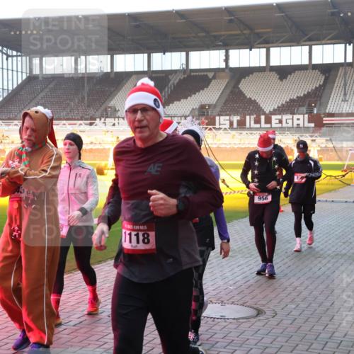 07.12.2025 - St. Pauli X-Mass-Run No. 15 Luisa Fischer http://msf.ph/oto/9377968 07.12.2025 10:03:32 Ziel 8, 1118, 1, 956, 177, 442, 443, 460, 885, 918, 936, 943, 956, 963, 965, 1118, 1314, 1484, 1486, 1594, 2505, 2682, 2780, 2781, 2908, 2973, 2975, 3284, 3417, 3518, 3892 meine-sportfotos.de