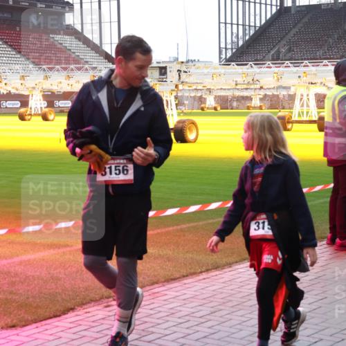 07.12.2025 - St. Pauli X-Mass-Run No. 15 Luisa Fischer http://msf.ph/oto/9377969 07.12.2025 10:28:36 Ziel 3156, 31, 412, 1507, 1717, 1742, 1745, 2101, 2188, 2526, 2723, 3395, 3412, 3413, 3454, 3458, 3472, 3713, 3727, 3729, 3730, 3879, 3881, 3883, 4037, 4064, 4065, 4132, 4133, 4159, 4160, 4189, 4245, 4250, 4344, 4350, 4355, 4376, 4380, 4383, 4388, 4453, 4454, 4462, 4463, 4527, 4538, 4697, 4698, 4700, 4701, 4702, 4704, 4706, 4707, 4708, 4710, 4875 meine-sportfotos.de