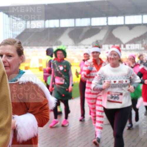 07.12.2025 - St. Pauli X-Mass-Run No. 15 Luisa Fischer http://msf.ph/oto/9377970 07.12.2025 11:09:04 Ziel 396, 100, 152, 155, 166, 335, 338, 341, 396, 446, 758, 784, 1078, 1170, 1184, 1412, xxxx, 1424, 1464, 1491, 1502, 1511, 1559, 1560, 1625, 1706, 2070, 2259, 2879, 2893, 2898, 4471, 4584, 4819, 4830 meine-sportfotos.de