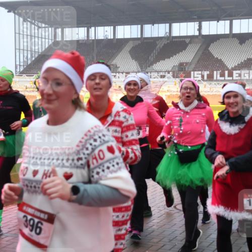 07.12.2025 - St. Pauli X-Mass-Run No. 15 Luisa Fischer http://msf.ph/oto/9377979 07.12.2025 11:09:05 Ziel 396, 1625, 14, 100, 152, 155, 166, 335, 338, 341, 396, 446, 758, 784, 1078, 1170, 1184, 1412, xxxx, 1424, 1464, 1491, 1502, 1511, 1559, 1560, 1625, 1706, 2070, 2259, 2879, 2893, 2898, 4471, 4584, 4819, 4830 meine-sportfotos.de