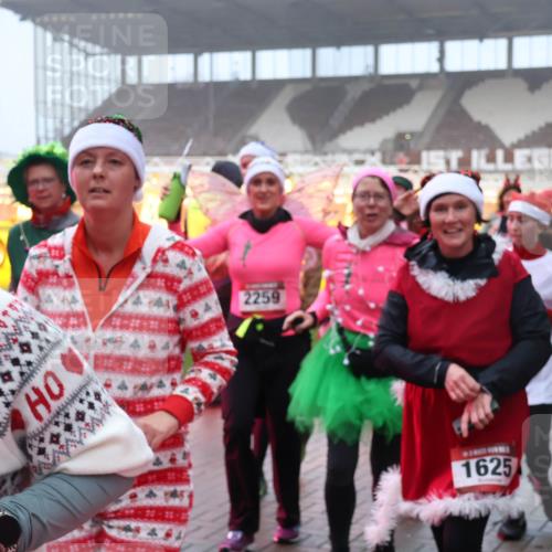 07.12.2025 - St. Pauli X-Mass-Run No. 15 Luisa Fischer http://msf.ph/oto/9377981 07.12.2025 11:09:05 Ziel 2259, 1625, 100, 152, 155, 166, 335, 338, 341, 396, 446, 758, 784, 1078, 1170, 1184, 1412, xxxx, 1424, 1464, 1491, 1502, 1511, 1559, 1560, 1625, 1706, 2070, 2259, 2879, 2893, 2898, 4471, 4584, 4819, 4830 meine-sportfotos.de