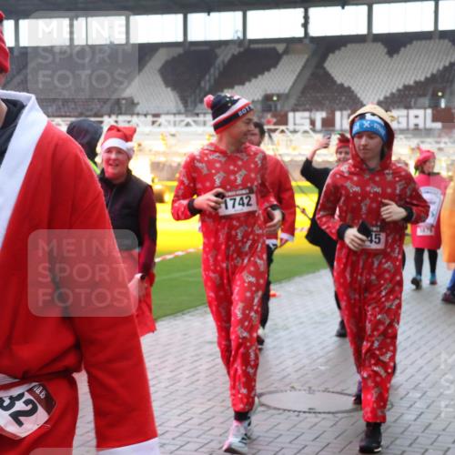 07.12.2025 - St. Pauli X-Mass-Run No. 15 Luisa Fischer http://msf.ph/oto/9377994 07.12.2025 10:28:39 Ziel 15, 32, 1742, 45, 1676, 412, 1507, 1717, 1742, 1745, 2101, 2188, 2526, 2723, 2912, 3218, 3377, 3395, 3412, 3413, 3454, 3472, 3713, 3727, 3729, 3730, 3879, 3881, 3883, 4037, 4064, 4065, 4132, 4133, 4159, 4160, 4189, 4245, 4250, 4344, 4350, 4355, 4376, 4380, 4388, 4453, 4454, 4527, 4538, 4697, 4698, 4700, 4701, 4702, 4704, 4706, 4707, 4708, 4710, 4875 meine-sportfotos.de