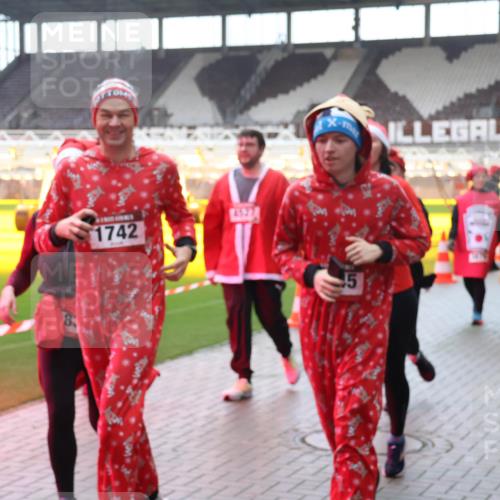 07.12.2025 - St. Pauli X-Mass-Run No. 15 Luisa Fischer http://msf.ph/oto/9377998 07.12.2025 10:28:40 Ziel 8, 1742, 5, 412, 1507, 1717, 1742, 1745, 2188, 2526, 2723, 2912, 2913, 3209, 3218, 3377, 3395, 3412, 3413, 3454, 3472, 3713, 3727, 3729, 3730, 3879, 3881, 3883, 4037, 4064, 4065, 4132, 4133, 4159, 4160, 4189, 4245, 4250, 4344, 4350, 4355, 4376, 4380, 4388, 4453, 4454, 4527, 4538, 4697, 4698, 4700, 4701, 4702, 4704, 4706, 4707, 4708, 4710, 4875 meine-sportfotos.de