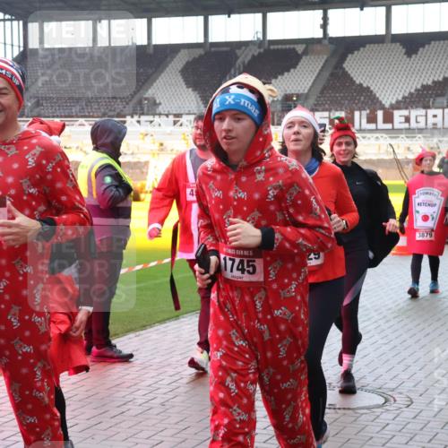 07.12.2025 - St. Pauli X-Mass-Run No. 15 Luisa Fischer http://msf.ph/oto/9378001 07.12.2025 10:28:40 Ziel 1742, 45, 15, 1745, 3881, 3883, 3879, 412, 1507, 1717, 1742, 1745, 2188, 2526, 2723, 2912, 2913, 3209, 3218, 3377, 3395, 3412, 3413, 3454, 3472, 3713, 3727, 3729, 3730, 3879, 3881, 3883, 4037, 4064, 4065, 4132, 4133, 4159, 4160, 4189, 4245, 4250, 4344, 4350, 4355, 4376, 4380, 4388, 4453, 4454, 4527, 4538, 4697, 4698, 4700, 4701, 4702, 4704, 4706, 4707, 4708, 4710, 4875 meine-sportfotos.de