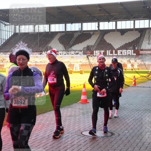 07.12.2025 - St. Pauli X-Mass-Run No. 15 Luisa Fischer http://msf.ph/oto/9378004 07.12.2025 10:03:33 Ziel 918, 15, 3892, 936, 956, 177, 442, 443, 460, 885, 918, 936, 943, 956, 963, 965, 1118, 1314, 1484, 1486, 1594, 2505, 2682, 2780, 2781, 2973, 2975, 3284, 3417, 3518, 3892, 4193, 4239 meine-sportfotos.de