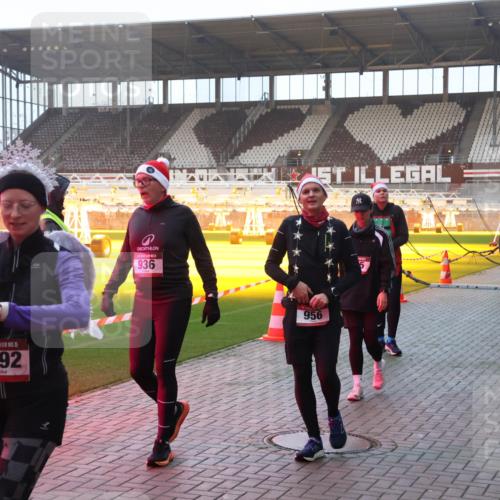 07.12.2025 - St. Pauli X-Mass-Run No. 15 Luisa Fischer http://msf.ph/oto/9378006 07.12.2025 10:03:34 Ziel 18, 15, 3892, 936, 956, 3629, 177, 442, 443, 460, 885, 918, 936, 943, 956, 963, 965, 1118, 1314, 1484, 1486, 1594, 2505, 2682, 2780, 2781, 2973, 2975, 3284, 3417, 3518, 3892, 4193, 4239 meine-sportfotos.de